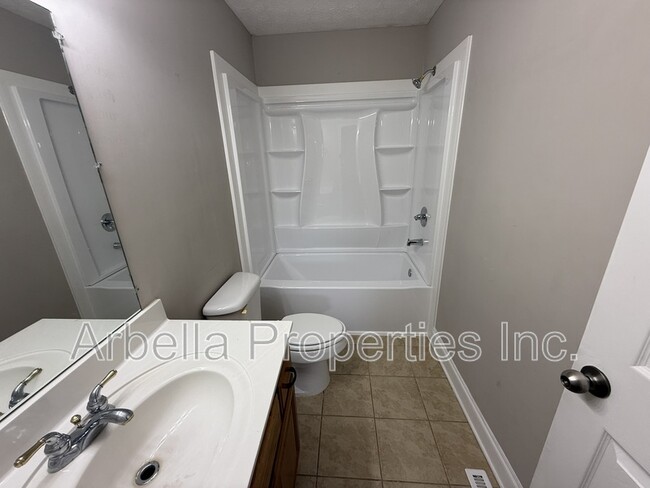 Building Photo - 133 Walker St