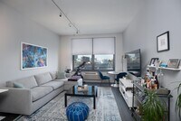 Building Photo - 102 CHRISTOPHER COLUMBUS Dr