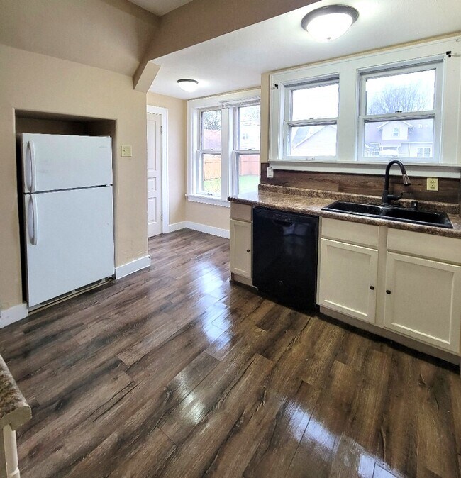 Building Photo - 1024 S 4th Ave