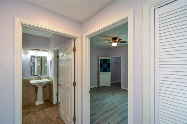 Building Photo - 955 Juniper St NE
