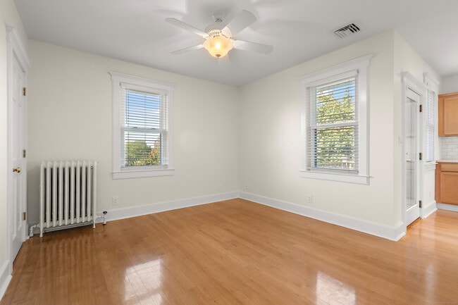 Building Photo - 18 Wessels Pl
