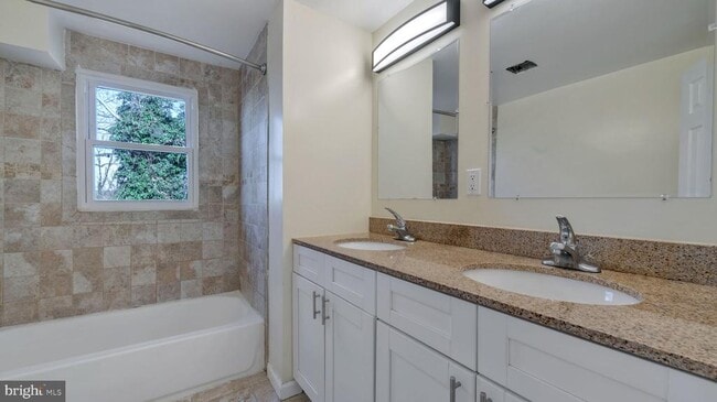 Building Photo - 1604 Woodhill Ct