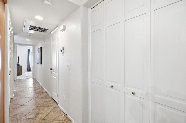 Building Photo - Point Loma, "The Bay" 2 bed 2 Bath Townhome now available! Amazing amenities, don't miss out