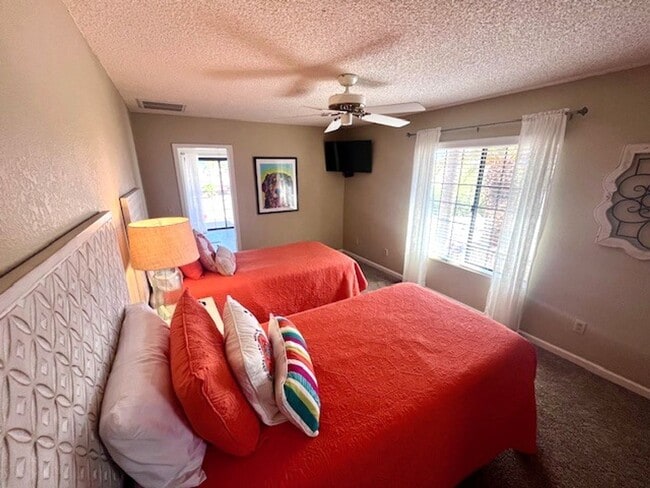 Building Photo - Golf Course Pool Home with 4 Bedrooms!