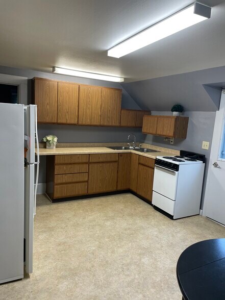 Kitchen - 17286 Hope Rd