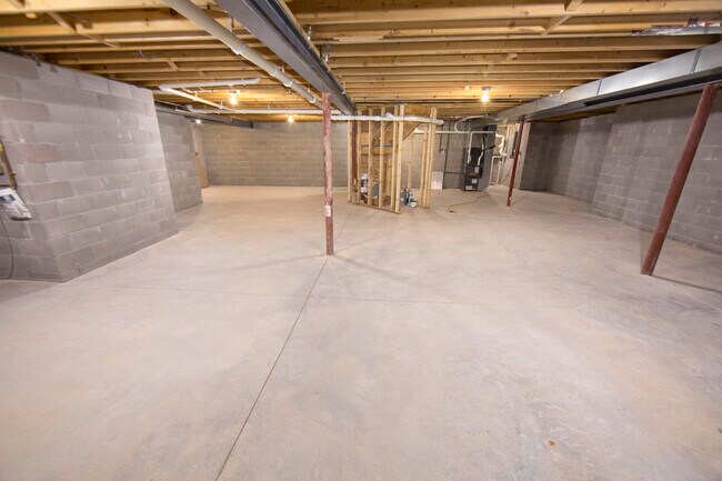 Building Photo - 1255 Westwood Dr