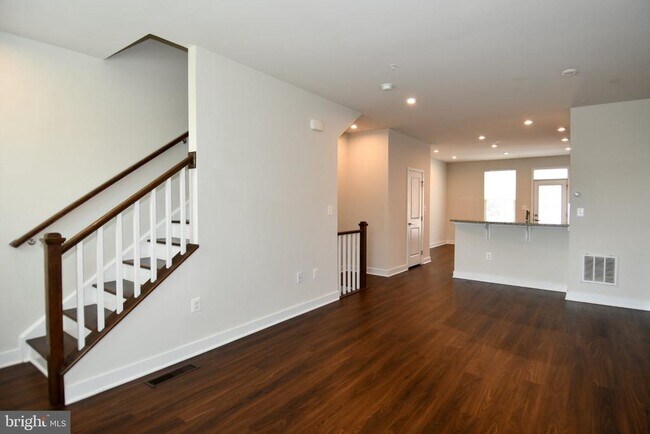 Building Photo - 4917 Crest View Dr
