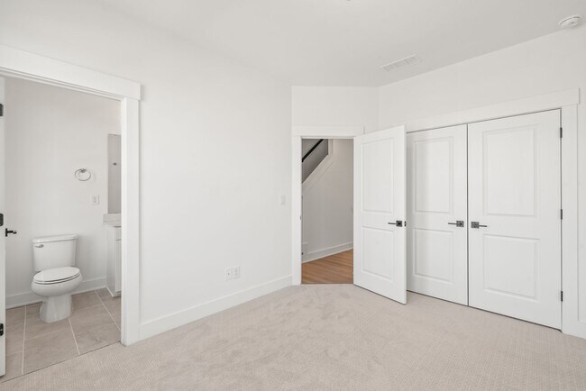 Building Photo - (Move-in Special) 3 Bedroom Townhome in LoSo!