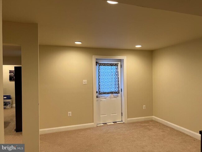 Building Photo - 8107 Kylemore Way