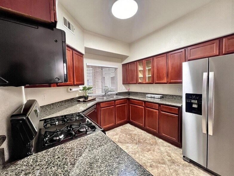 Building Photo - 1604 Queen Victoria St