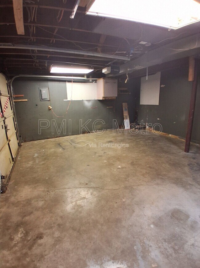 Building Photo - 5623 NE 51st St