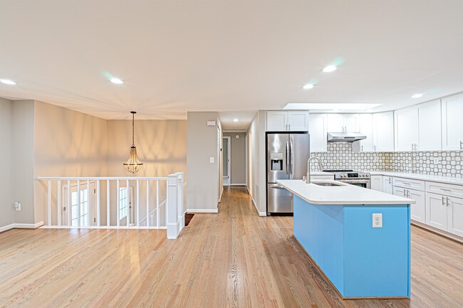 Building Photo - 9705 Locust Hill Dr