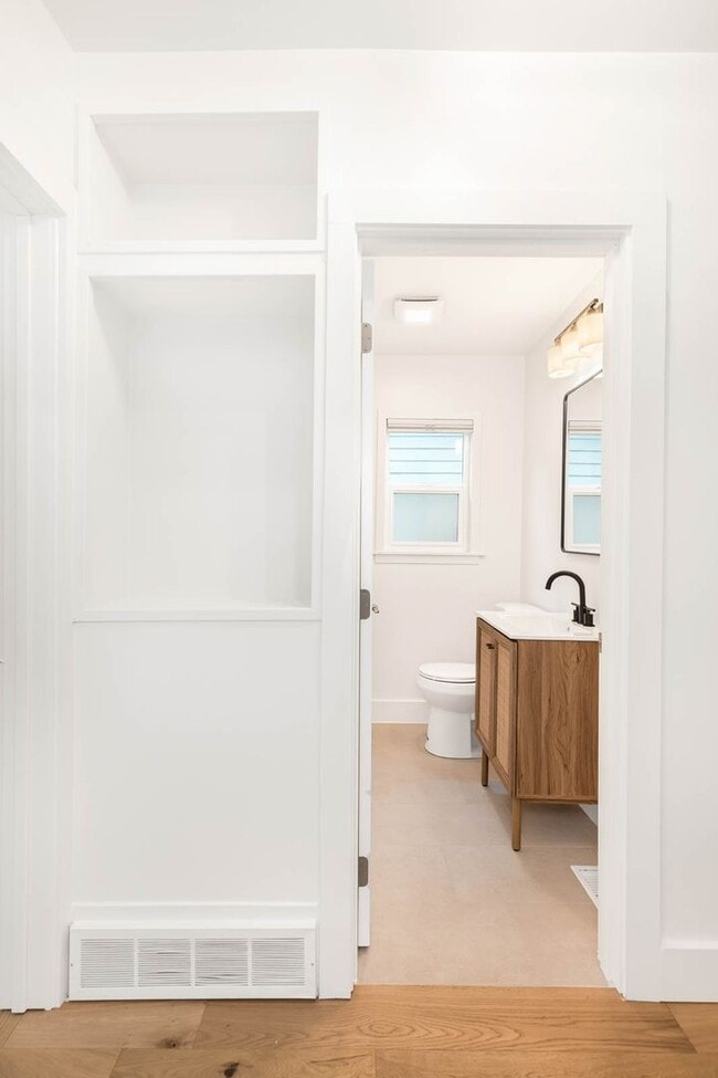 Building Photo - 2614 E Olive St