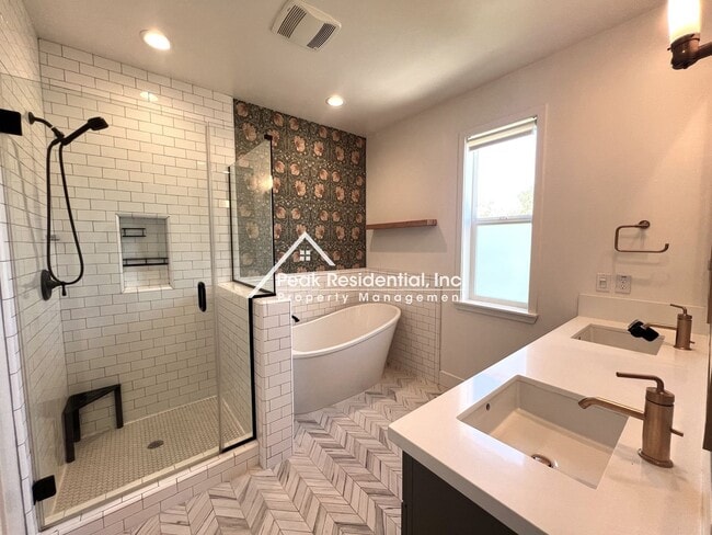 Building Photo - Elevated Luxury Living in This Updated 3BD/3.5BA Downtown Home with Private Rooftop