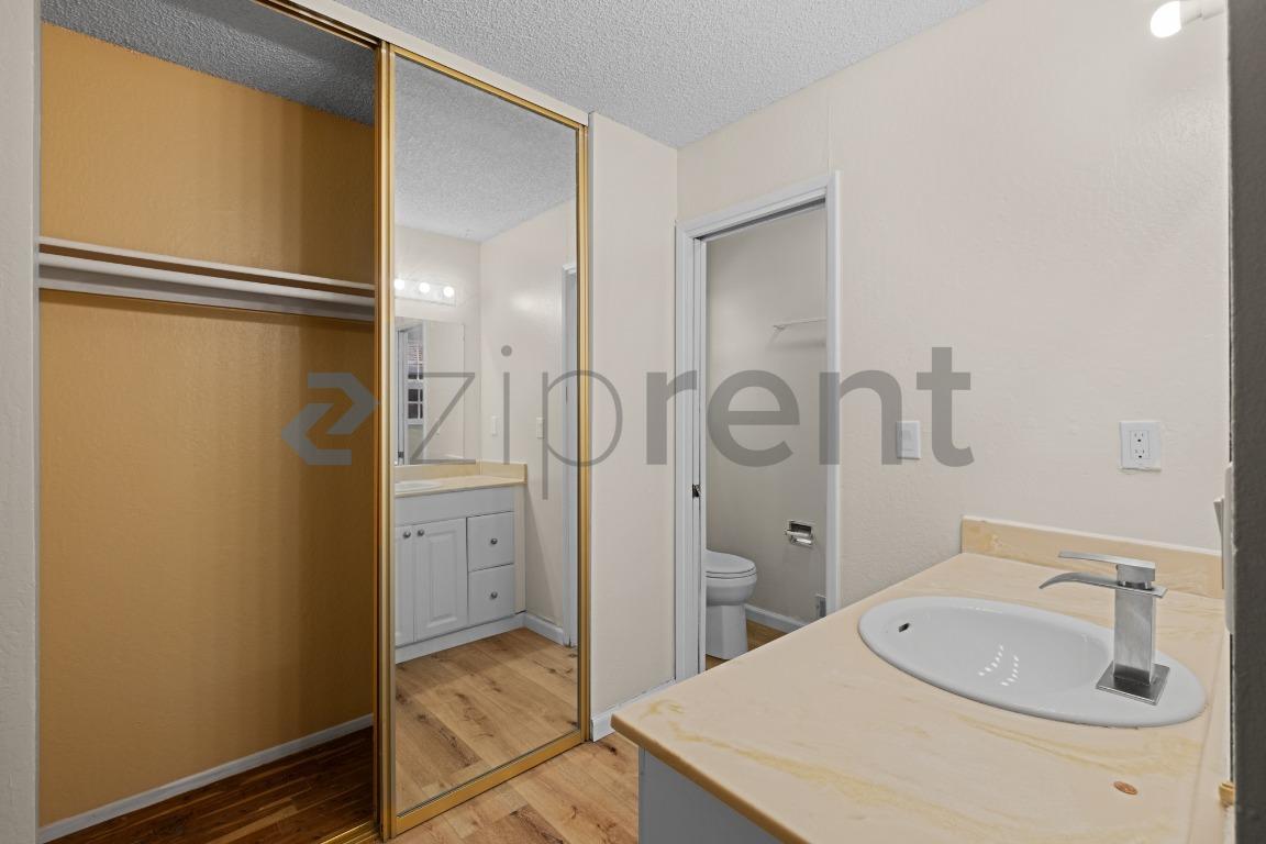 Building Photo - Unit