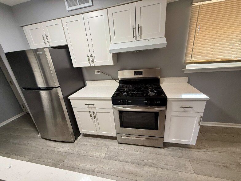 Building Photo - 1505 S Canford Cliffs Dr
