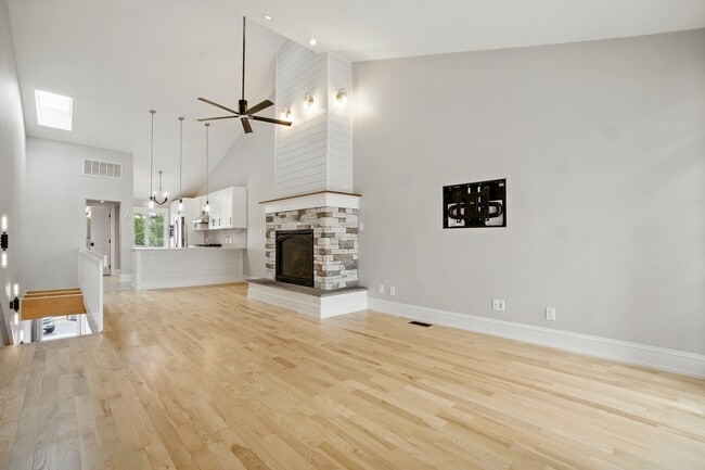 Building Photo - 100 Pinewood Rd