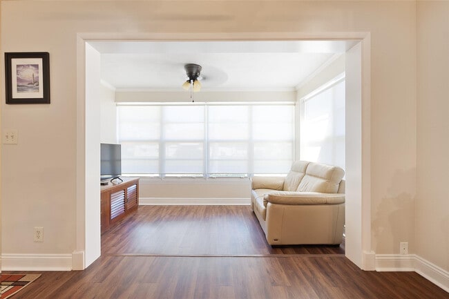 Building Photo - 370 NW 46th Ave