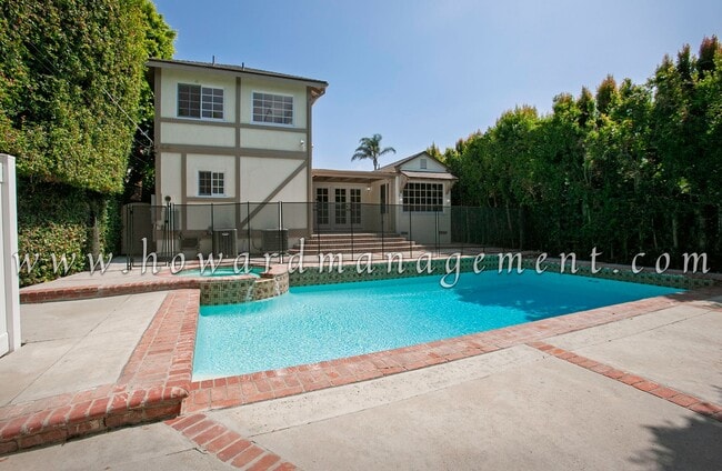 Building Photo - Contemporary Style 5bed/5bath Home with Ad...