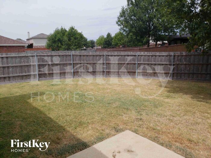 Building Photo - 1610 Cliffbrook Dr