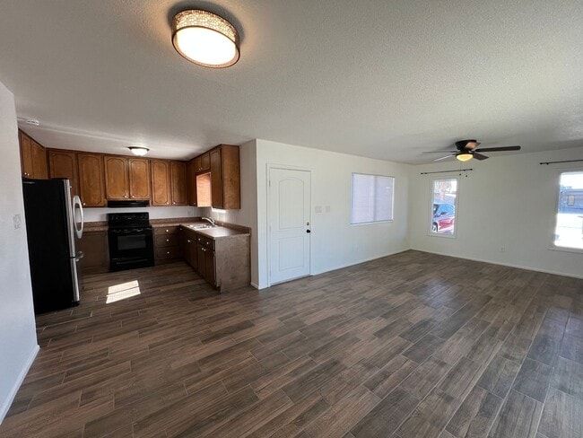 Building Photo - REMODELED 3 BEDROOM IN TOWN!