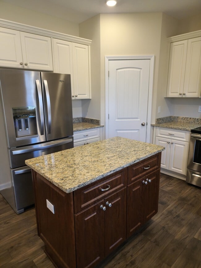 Building Photo - 4016 Pensacola Way