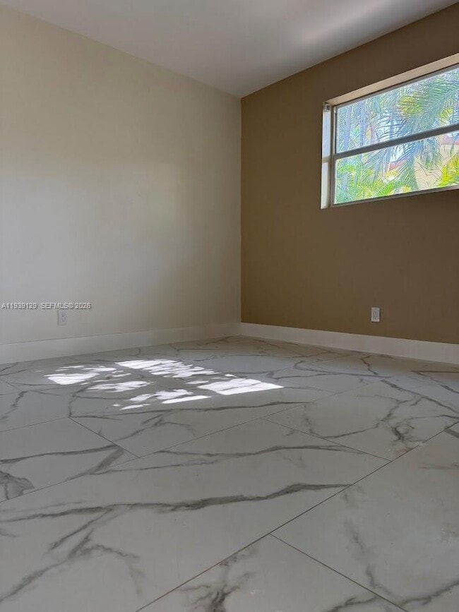 Building Photo - 1811 N 40th Ave