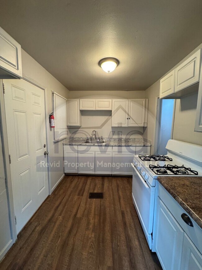 Building Photo - 1445 Luverne St
