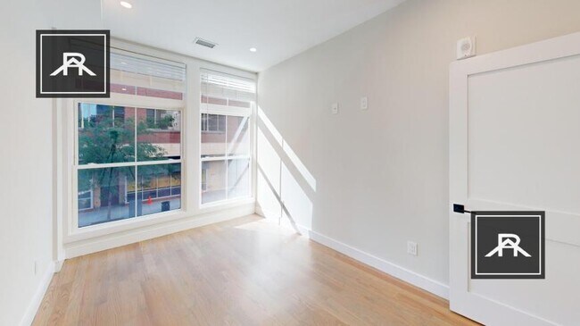 Building Photo - 3 bedroom in Boston MA 02116