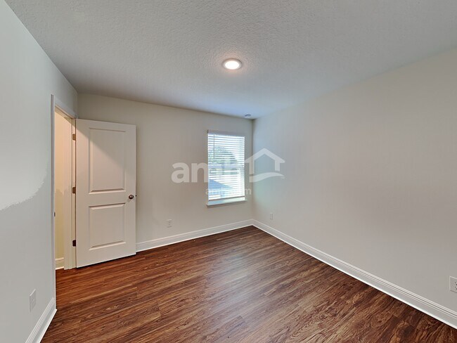 Building Photo - 825 Heavenly Dr