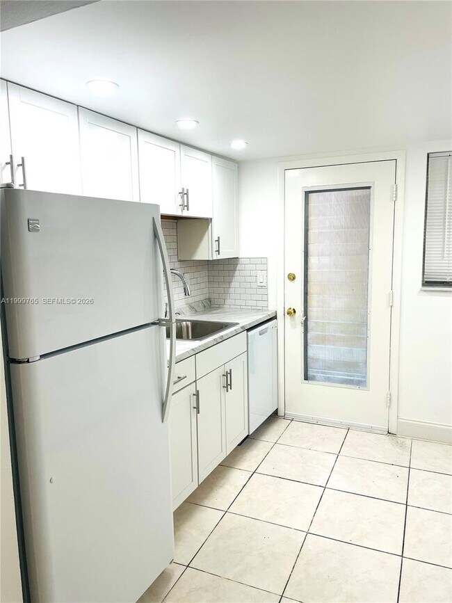 Building Photo - 11840 NE 19th Dr