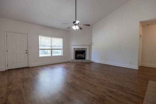 Building Photo - Located near Fairhope Walmart and Aldi!