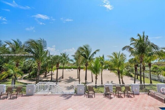 Building Photo - 9341 Collins Ave