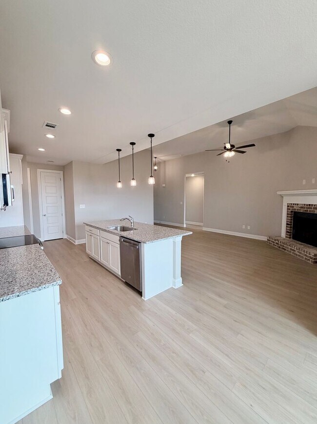 Building Photo - 204 Farmland Cir