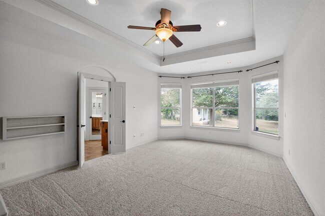 Building Photo - 304 Speed Horse