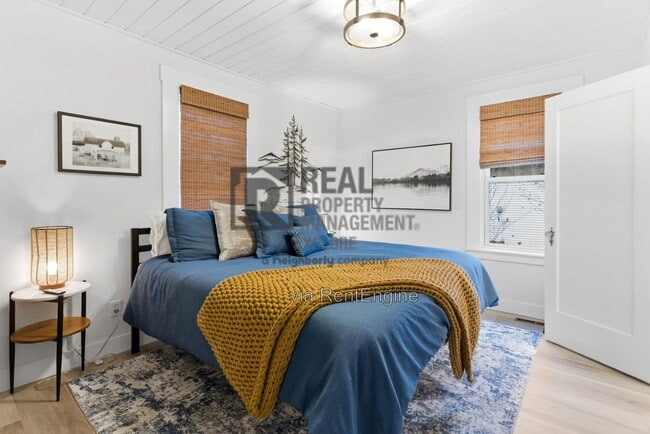 Building Photo - 809 3rd Ave W