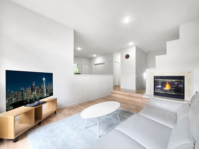 Building Photo - Spacious 3-Bed, 3-Bath Home with Lower Level Bedrooms, Patio, and Garage Near Factoria Mall & Dow...