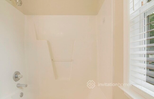 Building Photo - 6900 Longridge Dr