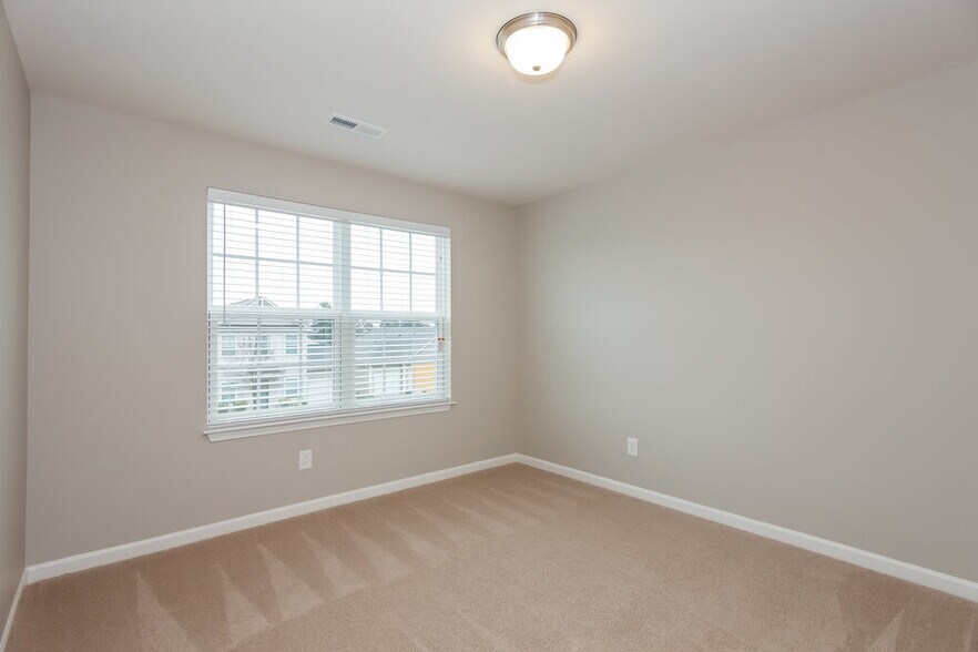 Building Photo - 9009 Sharpes Cir