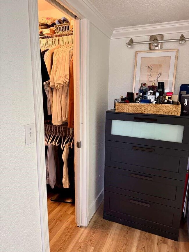 Building Photo - 2651 S Palm Aire Dr