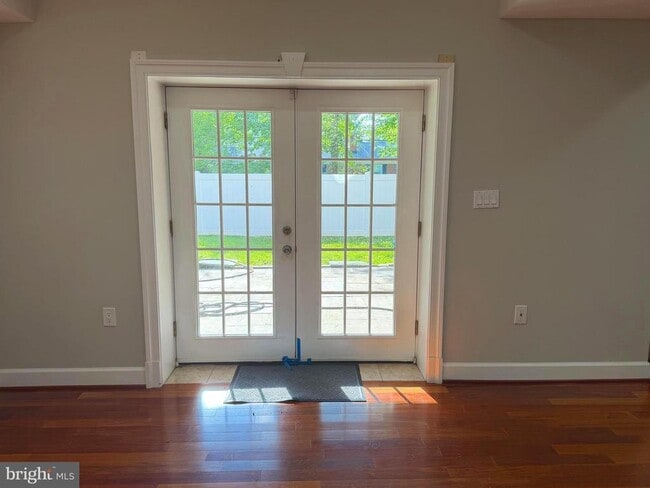 Building Photo - 6529 Fairlawn Dr