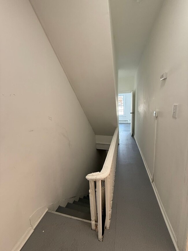 Building Photo - 295 Spring St