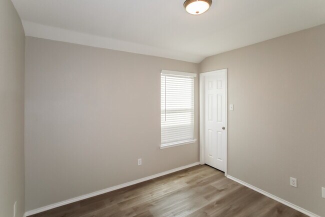 Building Photo - 1304 Barrel Run