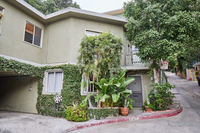 Building Photo - 6148 Glen Holly St