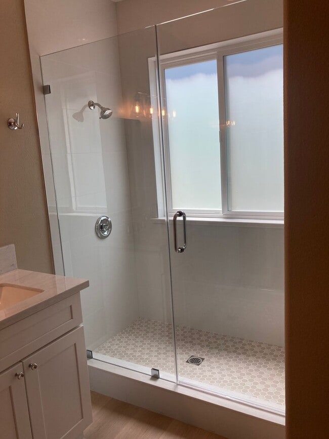 Building Photo - 3 bedroom 2.5 bath home Las Flores