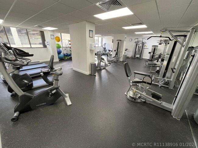 Building Photo - 5600 N Flagler Dr