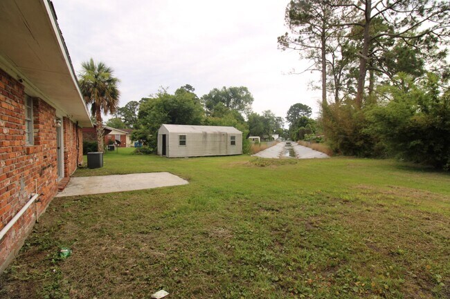 Building Photo - 4851 Malabar Dr
