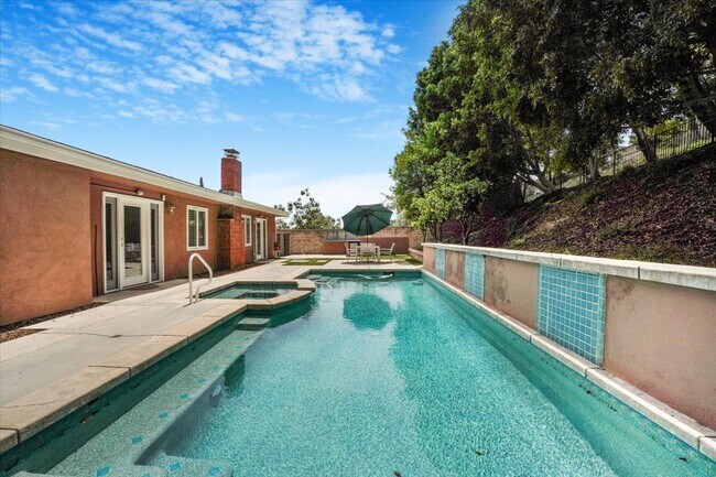 Building Photo - 7365 Pomelo Dr