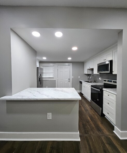 Building Photo - 16 Johnson Rd NW