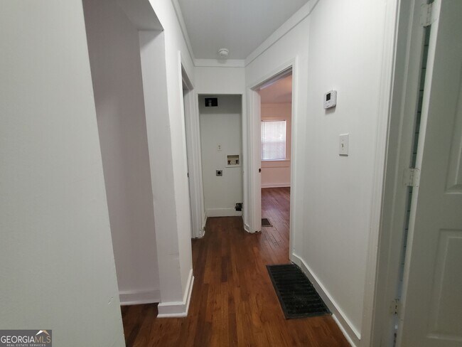 Building Photo - 2577 Eastwood Dr